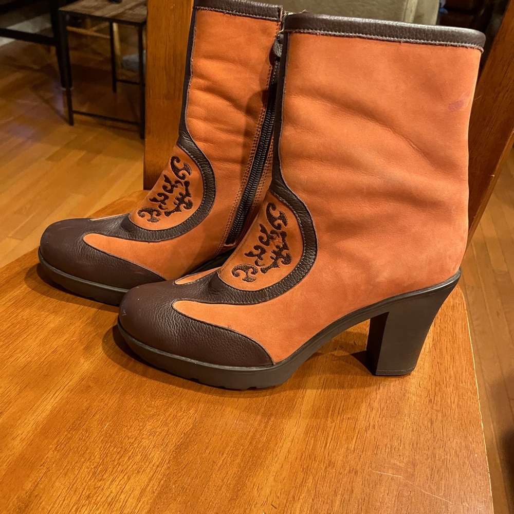 SKAP boots size 7.5/8